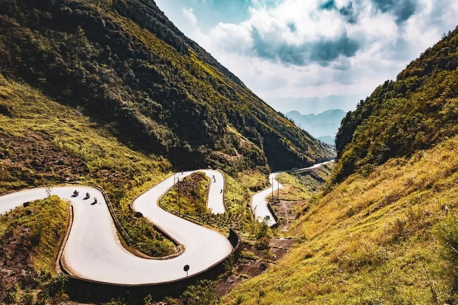 Hình ảnh đèo Mã Pí Lèng Hà Giang nhìn từ trên cao