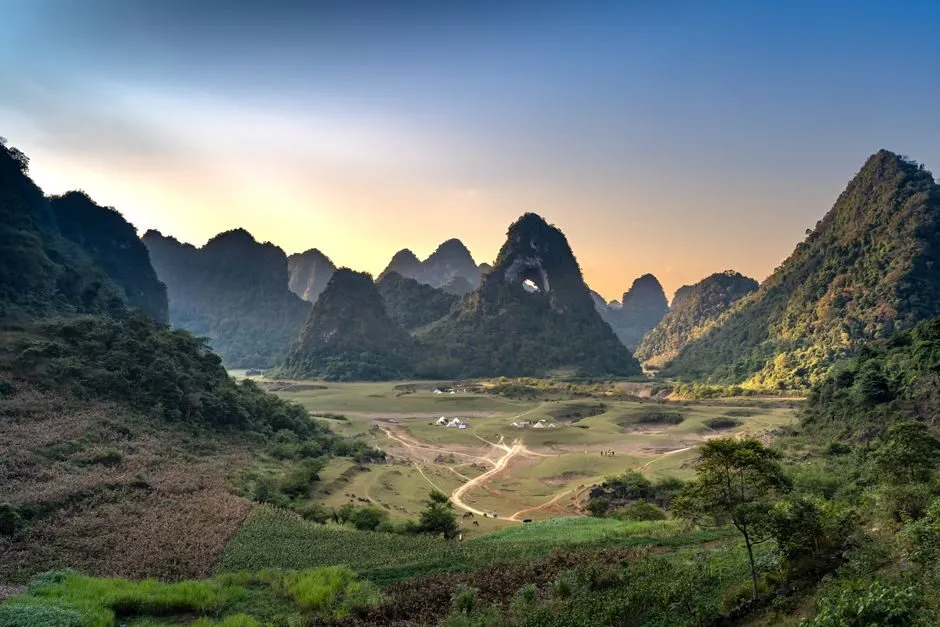 Cao nguyên đá Đồng Văn với địa hình đá tai mèo đặc trưng