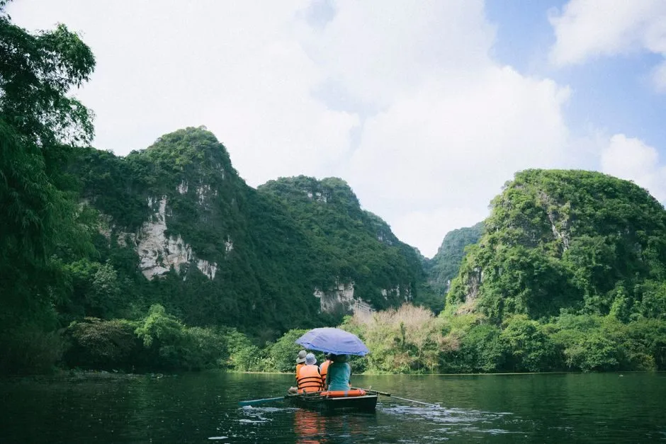 Sắp xếp hình ảnh khu du lịch Ninh Bình theo từng địa điểm